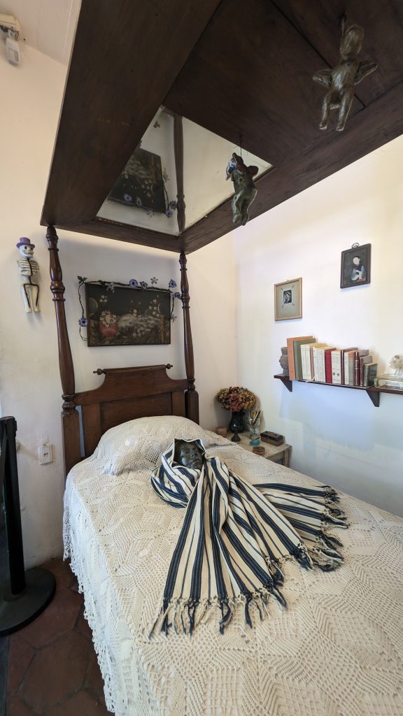 Frida Kahlo’s bed with mirrow above her, that she would use to paint self portraits when she was bed-bound